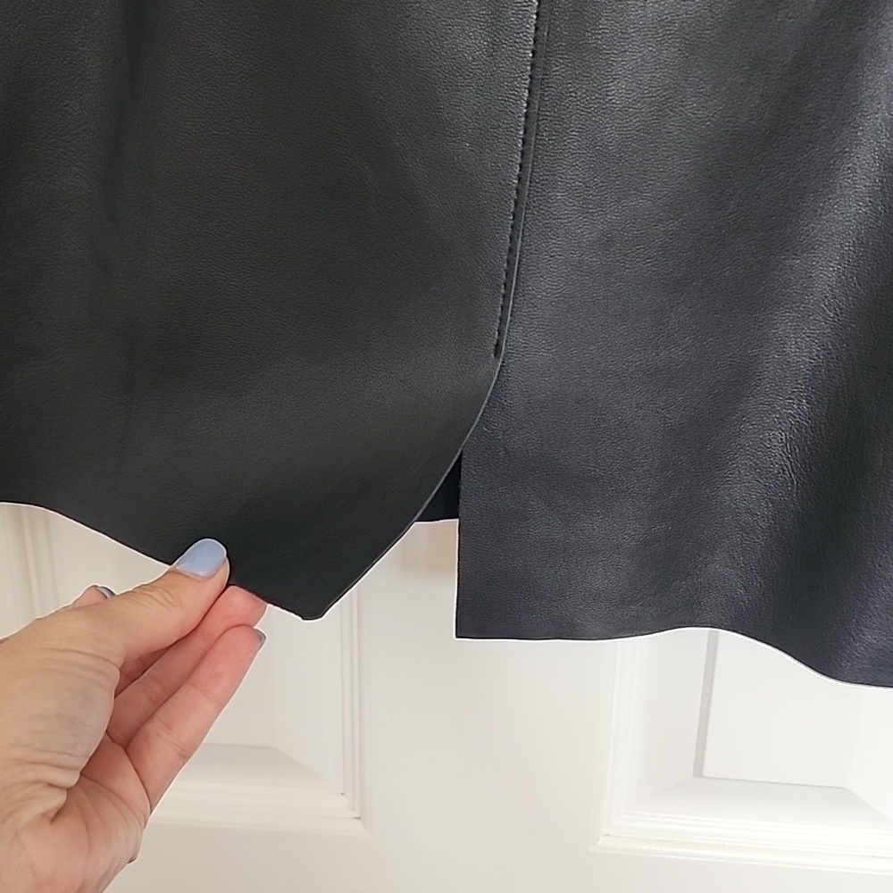 B&J Genuine Leather Black Skirt Etched Detail Size 10 - Picture 6 of 9